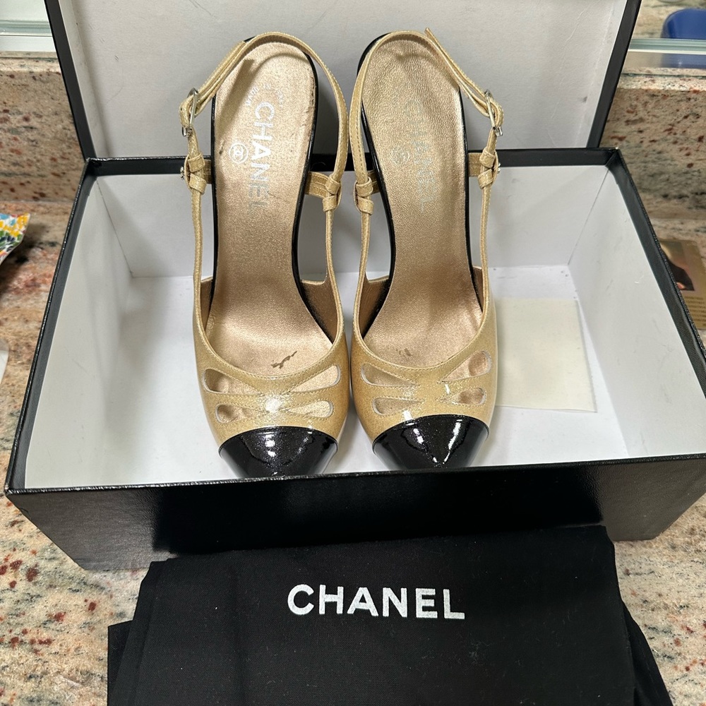 Vintage Chanel Heels in a size 39! Good condition. Bought for $650